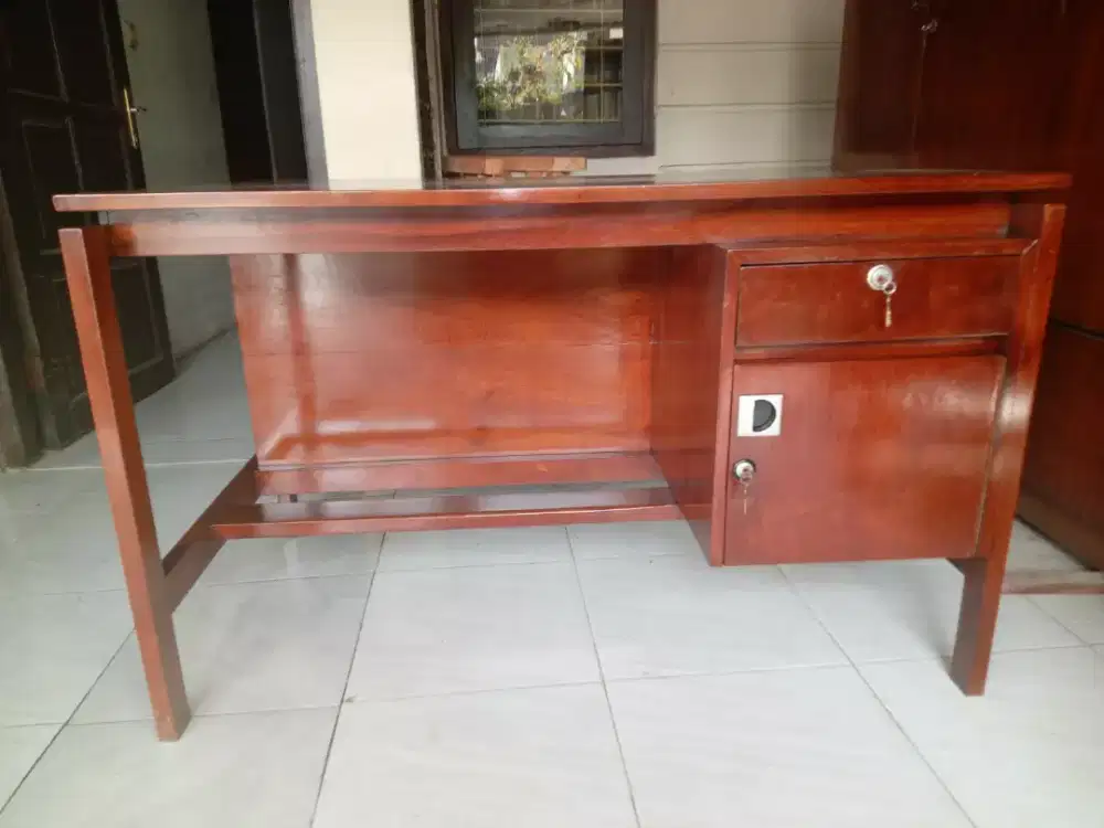 meja kantor,kerja,belajar