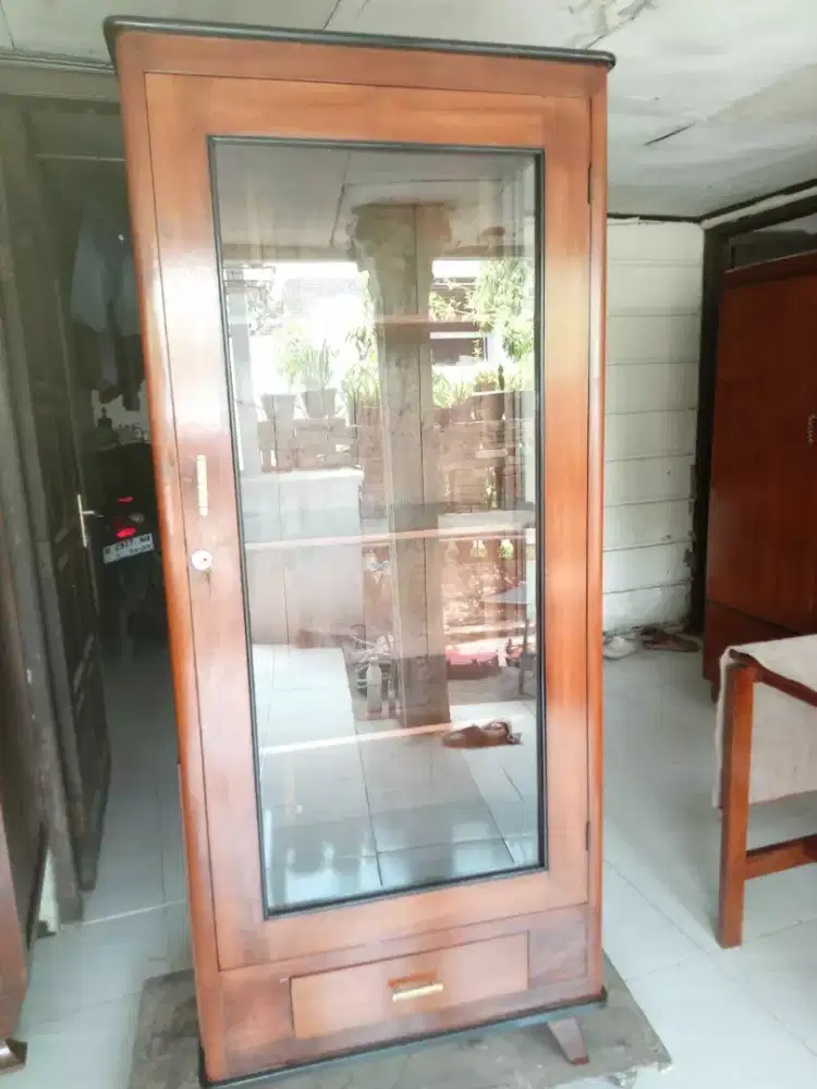 lemari hias jati