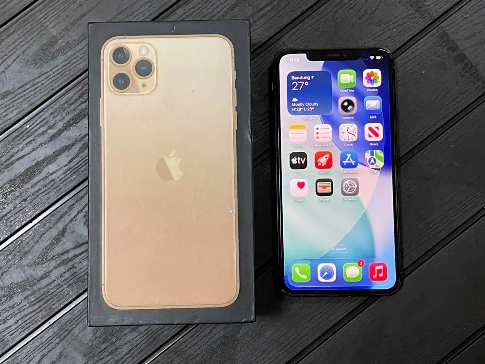 iPhone 11 Pro Max 64gb Gold Sinyal XL dan Samrtfren Lancar Fullset