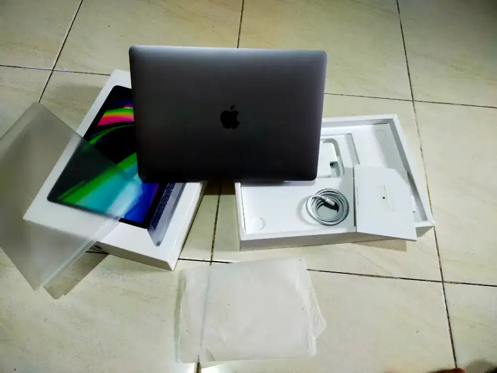 Dijual macbook pro M1 13-inch Ram 8GB SSD 256GB Mac OS Tahoe Lengkap