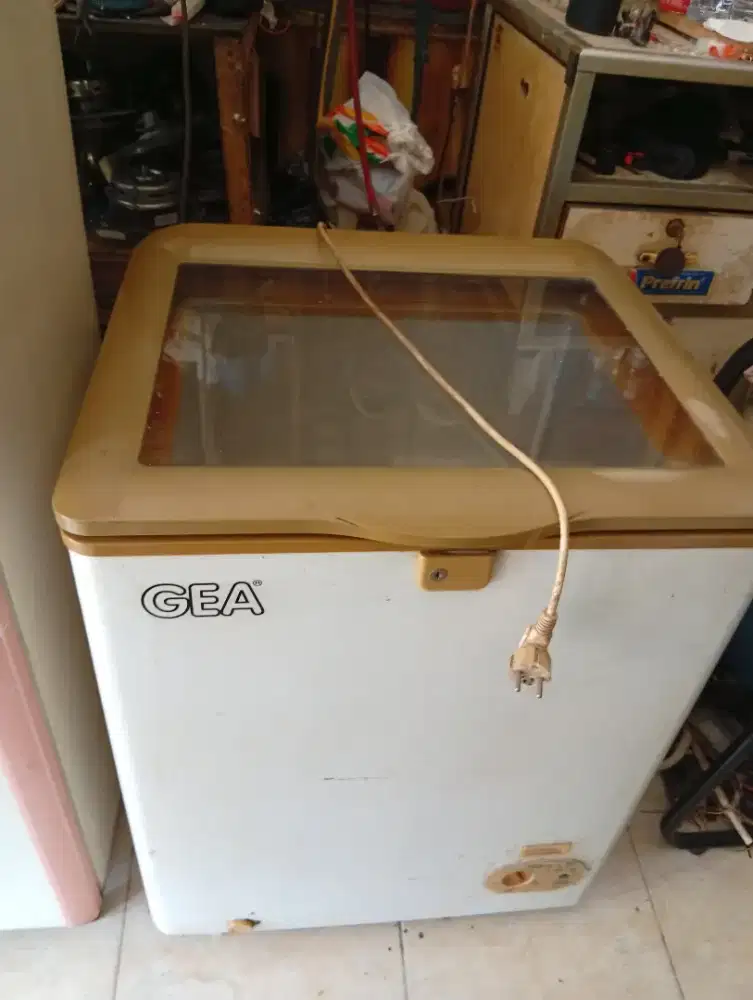 Freezer box Mer GEA kea dingin merata kap 100 liter