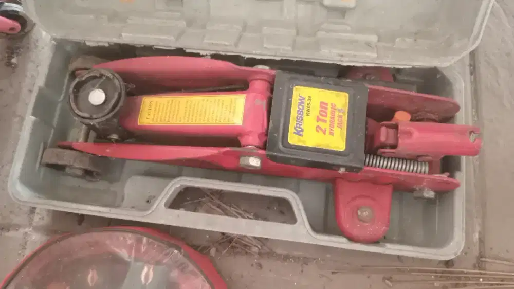 Dongkrak & kabel jumper