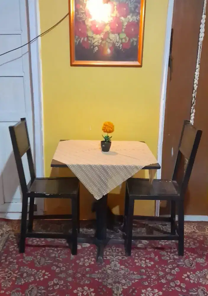 Meja dan 2 kursi Makan