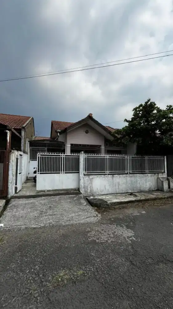 Disewakan Rumah 1 lantai di Komplek TKI / Taman Kopo Indah 3 Murah