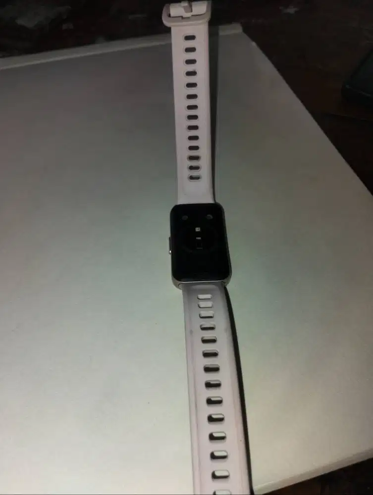 smart watch dari Huawei, harga asli 800k, jual nya 500k