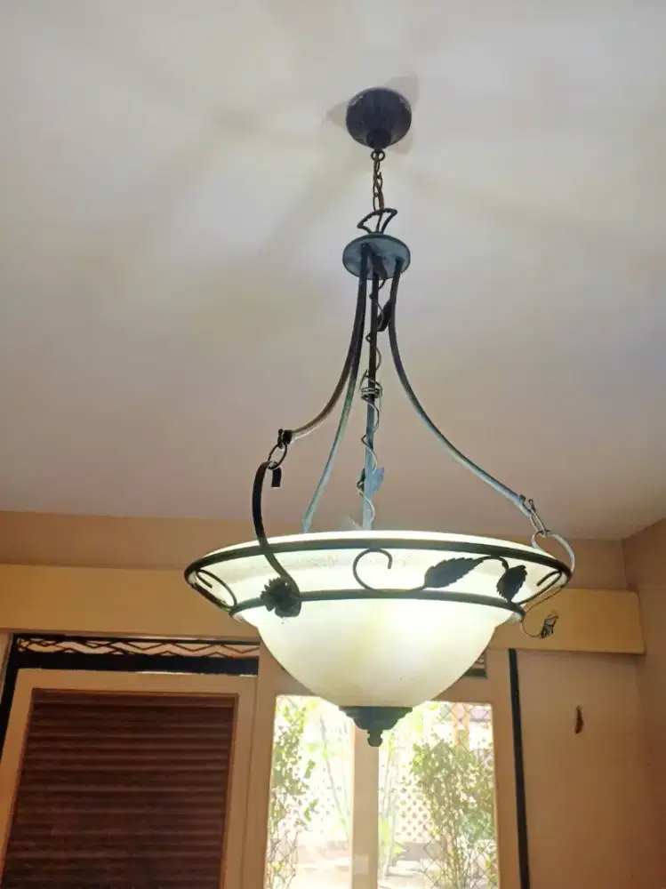 Jual cepat lampu klasik (nett), baca detail deskripsinya.