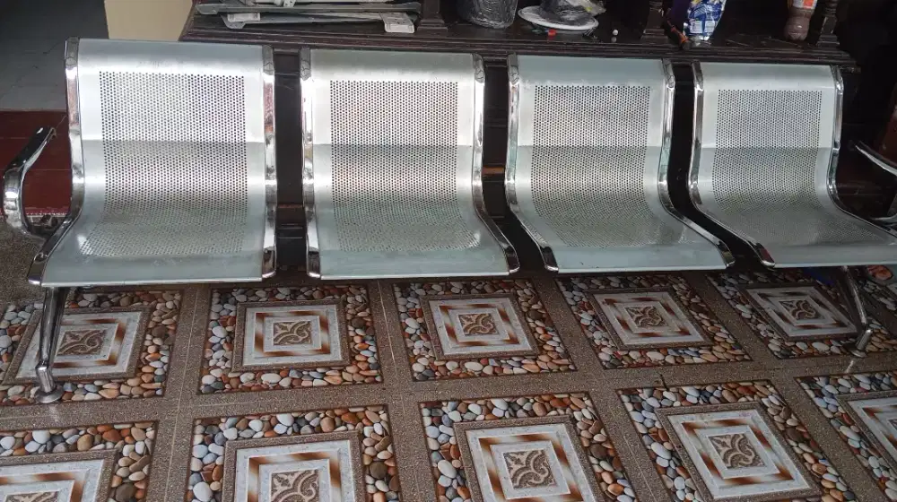 Dicari kursi tunggu bekas