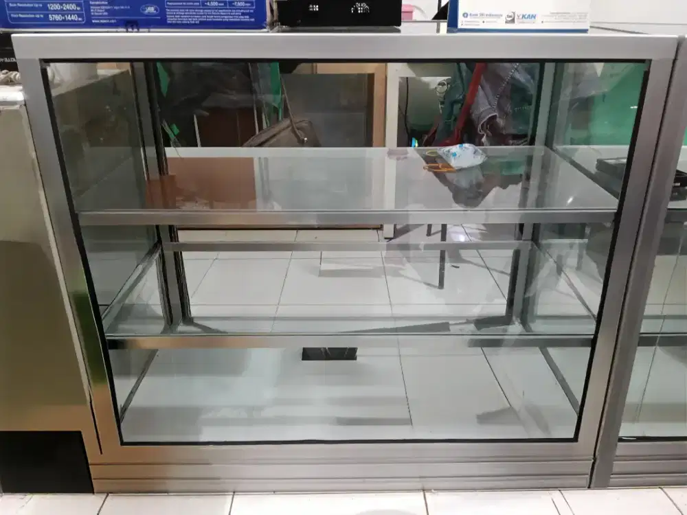 Etalase 3 susun kecil