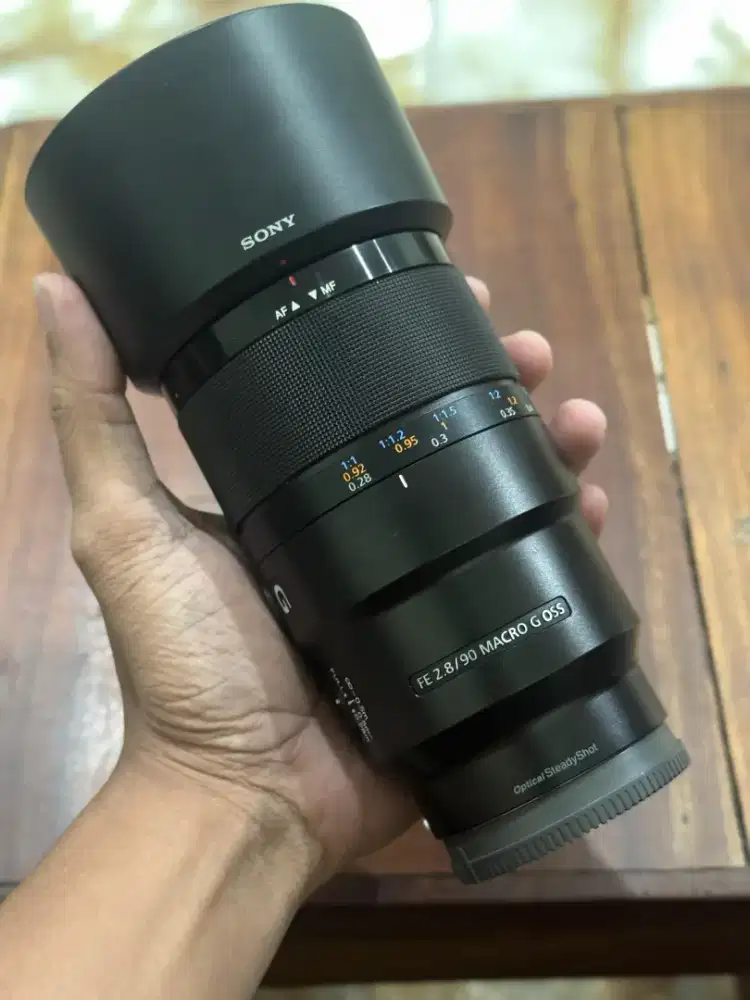 Sony 90mm f2.8 macro