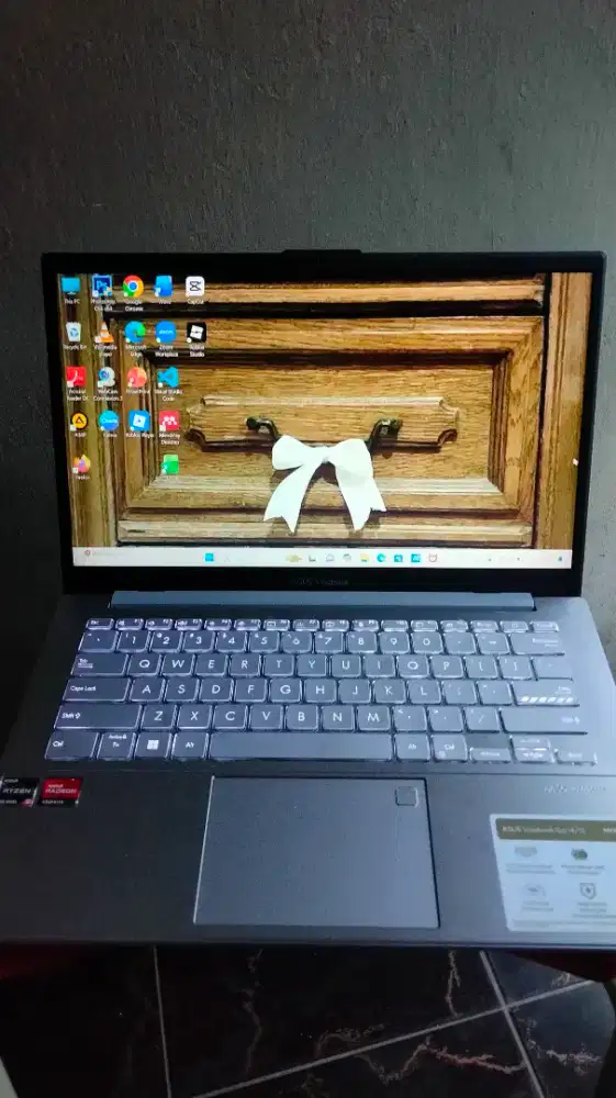 Laptop Asus Vivobook AMD Ryzen 3 7320U - RAM 8GB/SSD 512GB