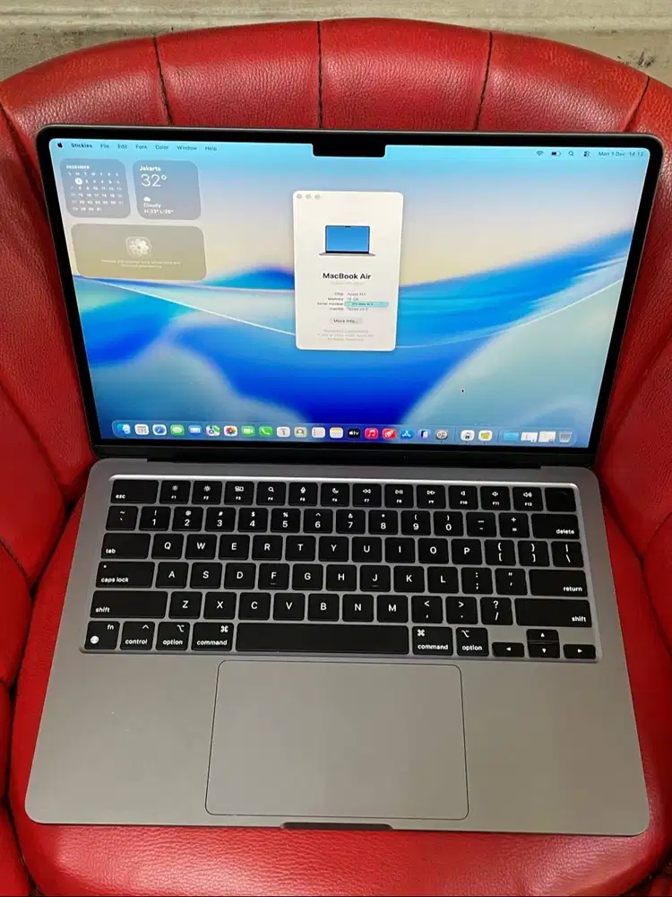 MacBook Air 13 inch 2024 M3 16gb 256gb iBox Mulus Like New Fullset Ori