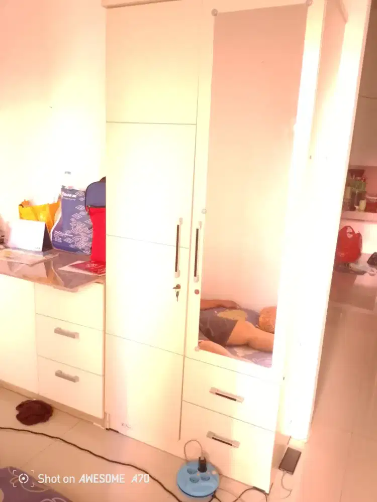 Lemari Pakaian 2 pintu