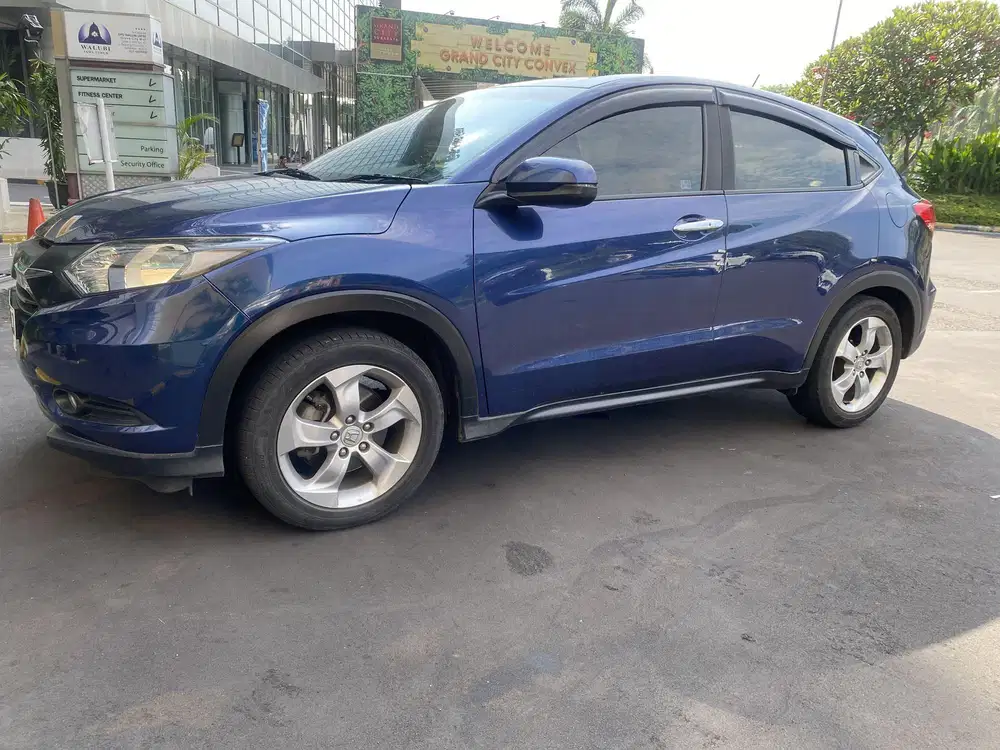 Honda HRV 1.5 E cvt 2015 Biru metalik Terawat