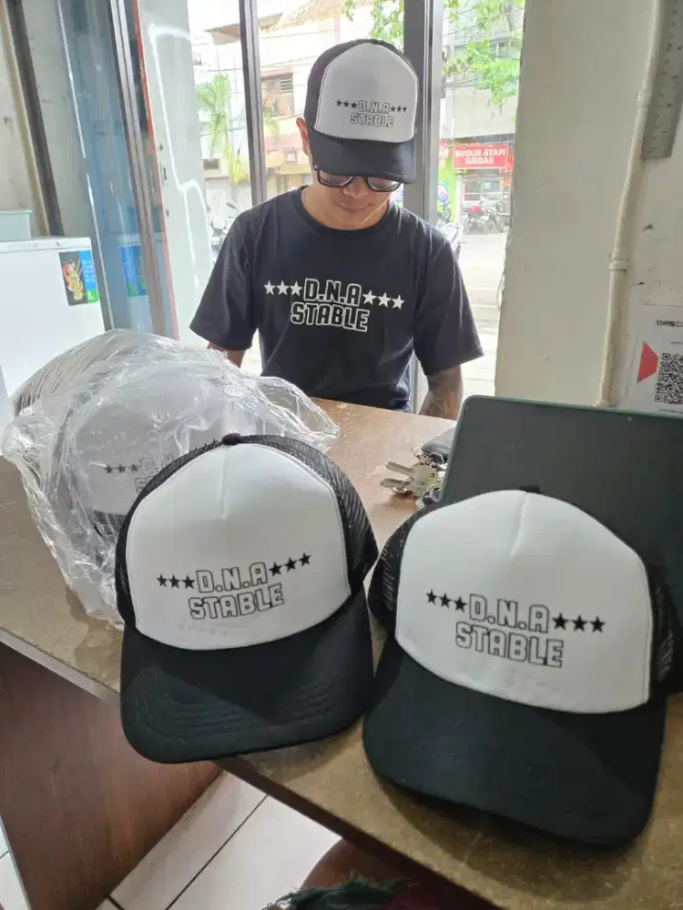 Karyawan toko frozen