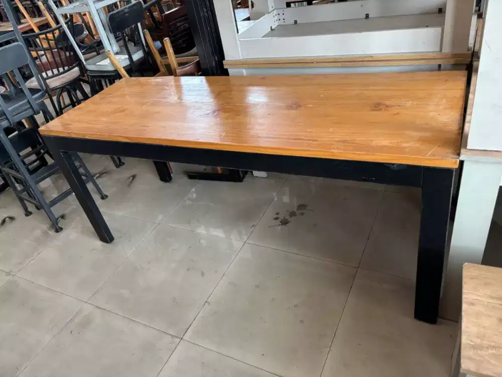 Meja makan daun kayu kaki besi 
Uk 180x64x77