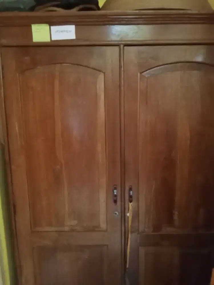 Lemari Pakaian Kayu
