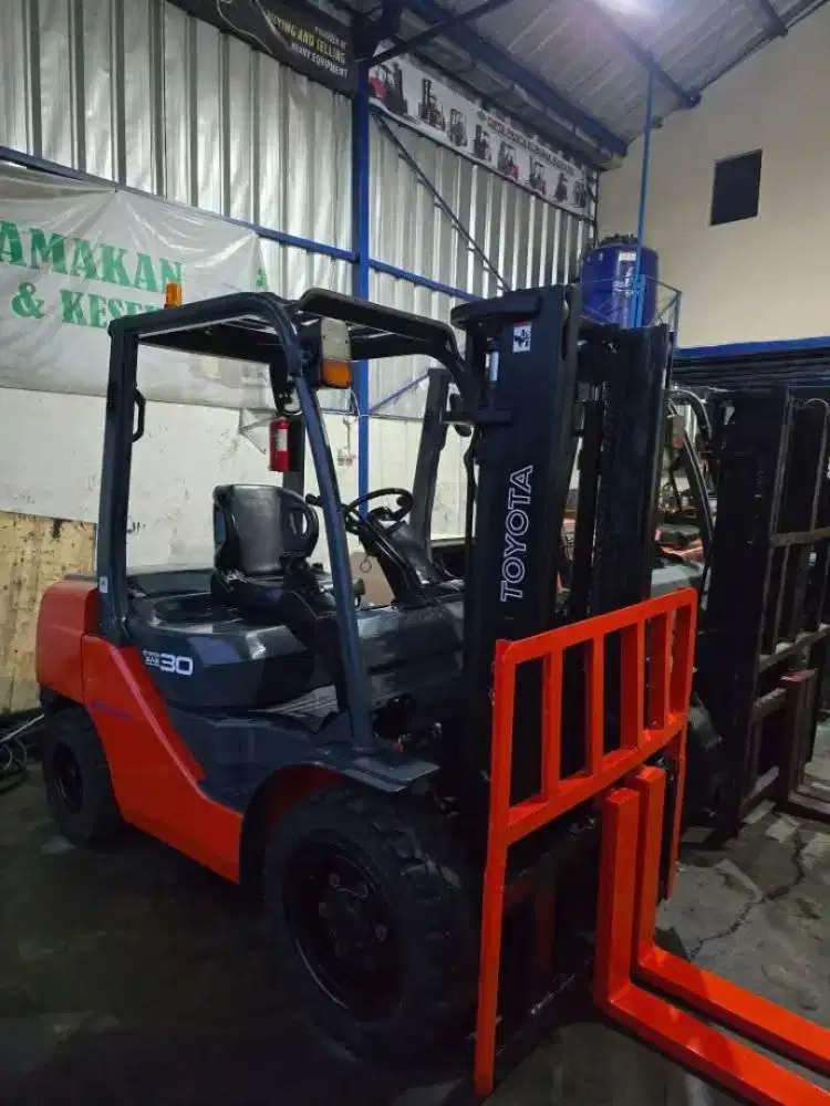 Forklift Toyota 3 Ton,Manual,Tiang 3 Meter,1DZ-II,8FD30,Tahun 2019