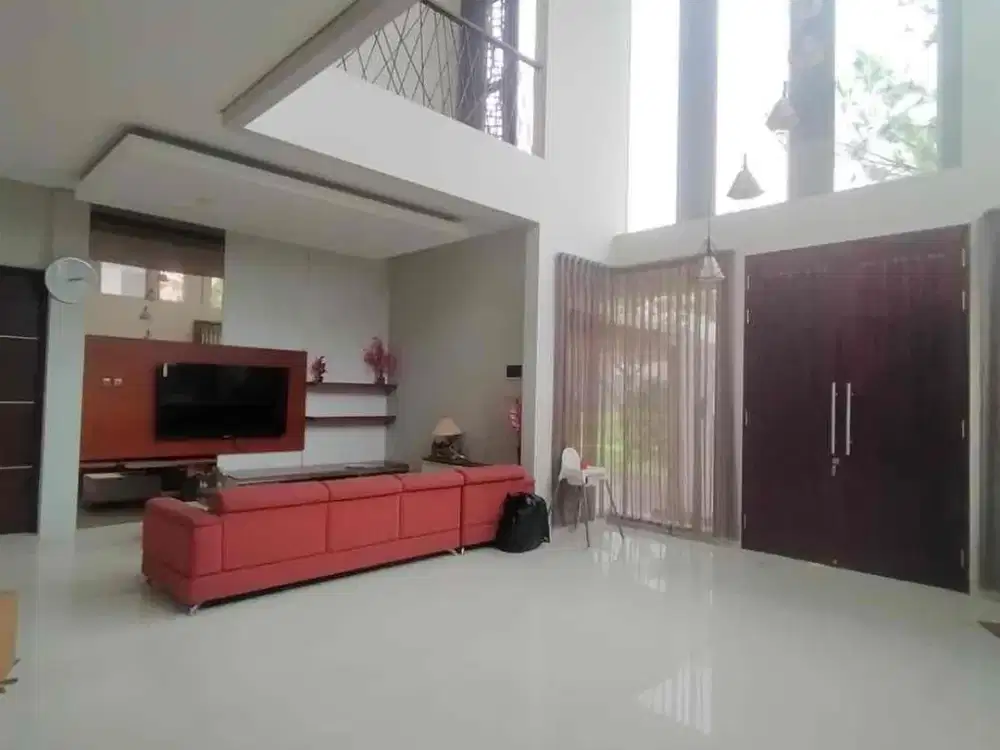 Jual Rumah dalam cluster Sudirman Mewah nyaman semi furnish hadap timur