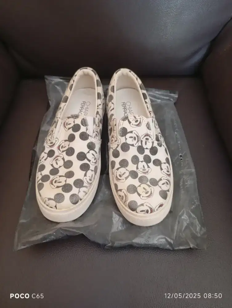 Sepatu slip on Chiara Ferragni disny