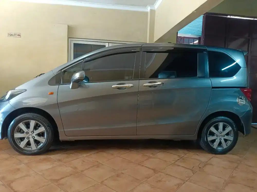 Bismillah numpang jual freed SD. No Z. 2010.abu abu.