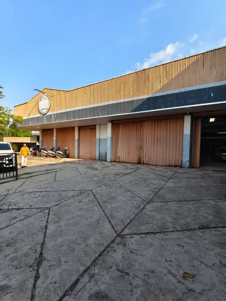 Tanah dan Bangunan Bengkel di jual CEPAT