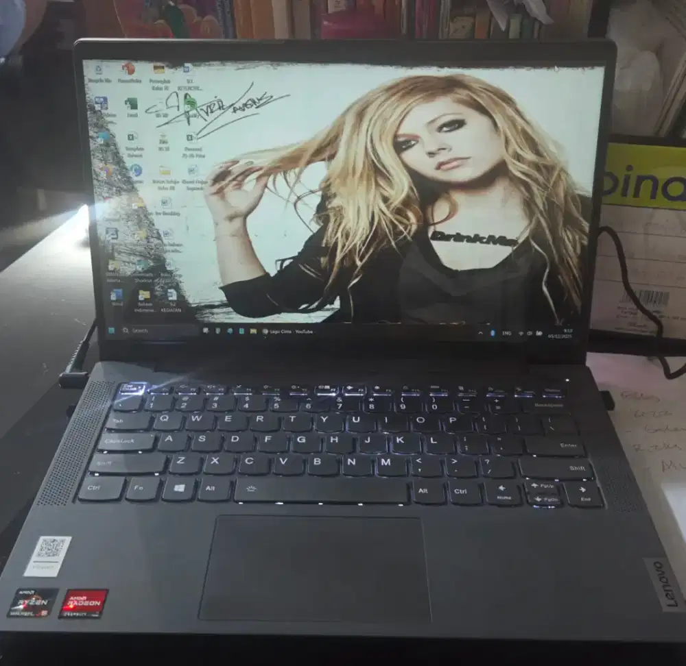 Laptop Lenovo IdeaPad Slim 5 sehat wal afiat lengkap charger, dus, tas