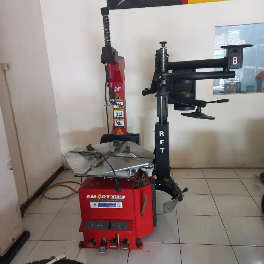 Dijual Perlengkapan Usaha Toko Ban Mobil