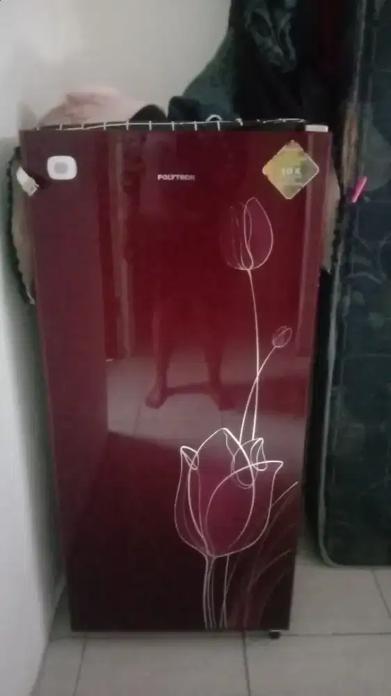 Jual kulkas Polytron mulus ,dngin,cuma gada tutup friser aja