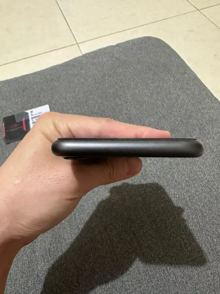 For Sale: Iphone 11 64gb Warna Hitam