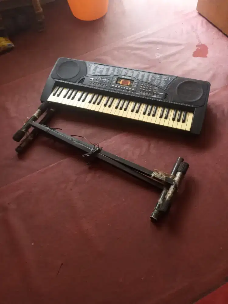 Organ atau piano techno