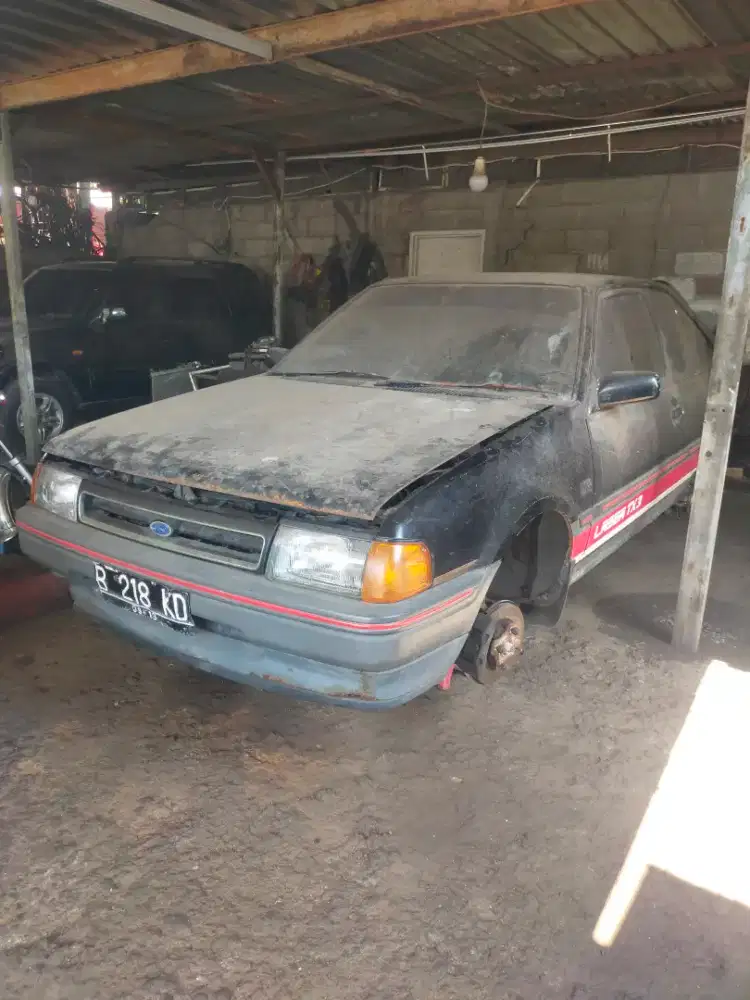 Ford laser tx3 pintu2 th1986 hitam