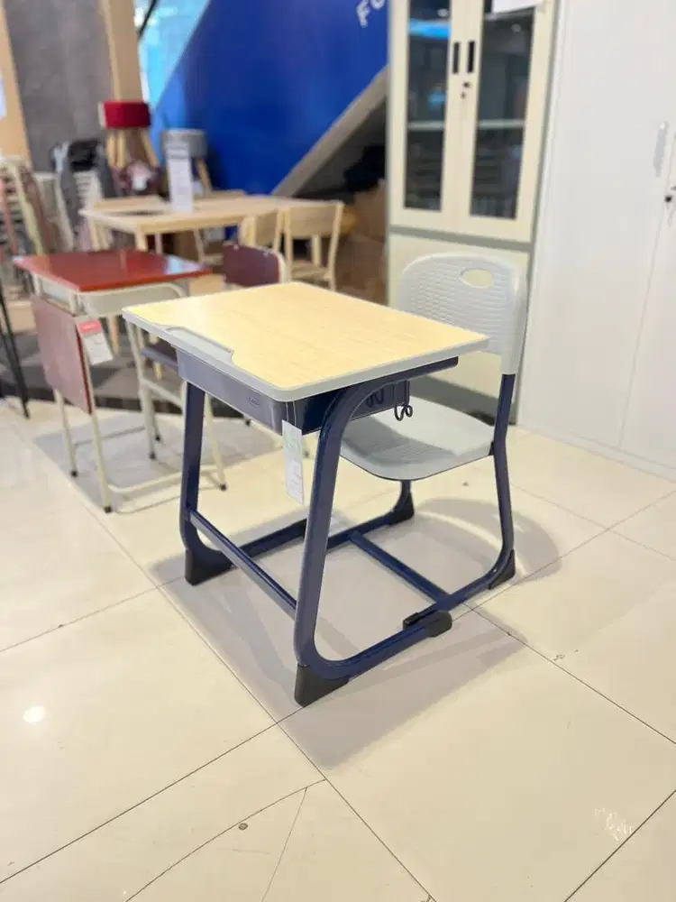 KURSI MEJA SATU SET AURIC SELMA INFORMA