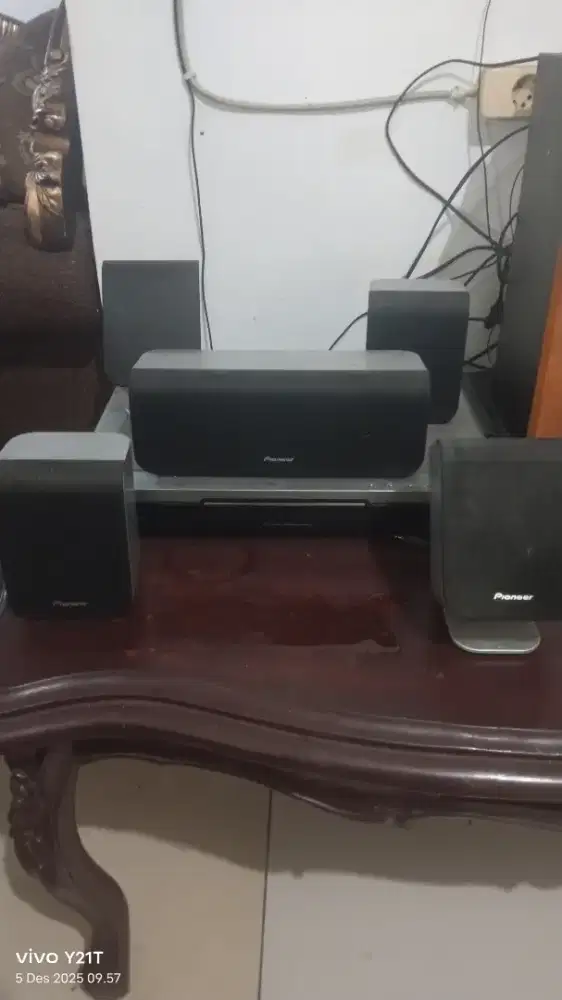 Dvd + speaker merk pioneer, kelengkapan ada semua sampai remot.