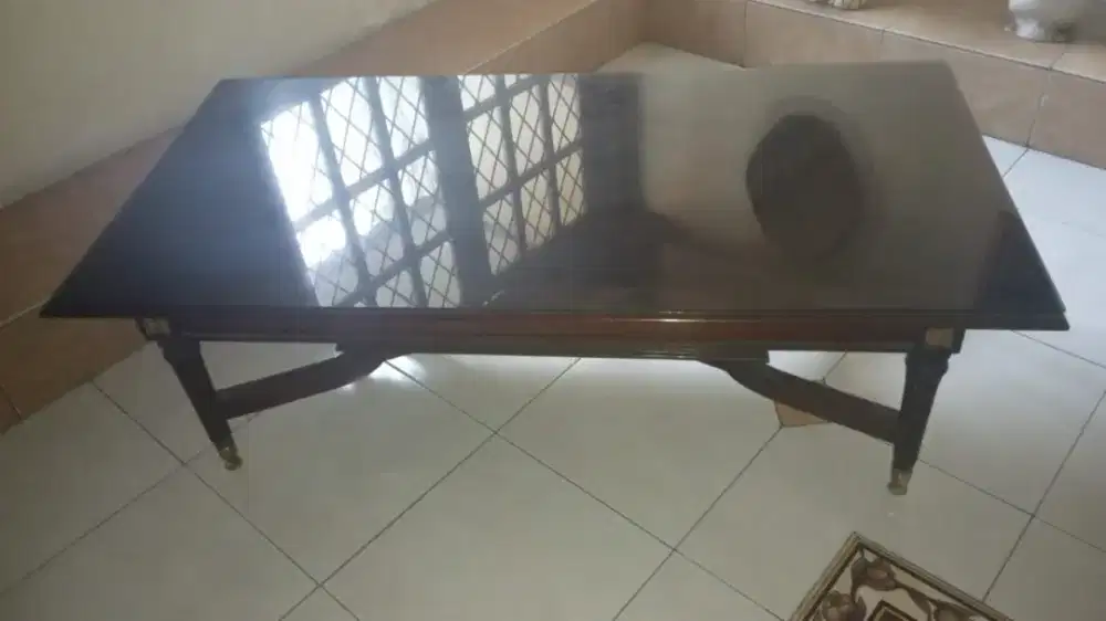 Set meja tamu dan sofa