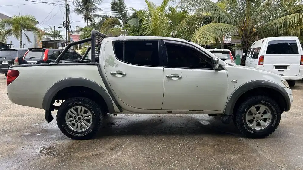 Mitsubishi Strada Triton 2.5 GLS Double Cabin 4x4 MT – 2013