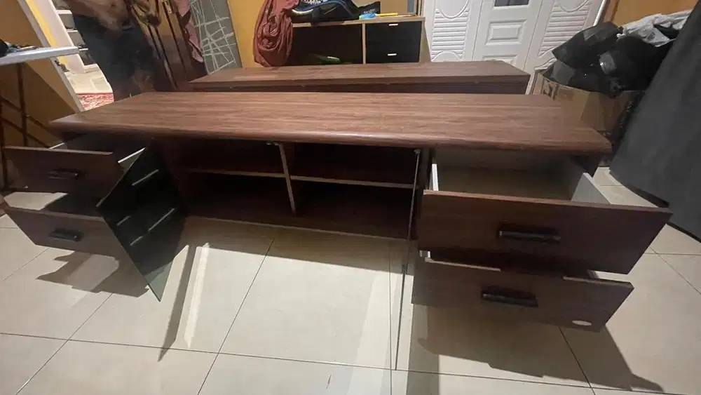 Meja Untuk Tv dan bisa menjadi meja lain nya