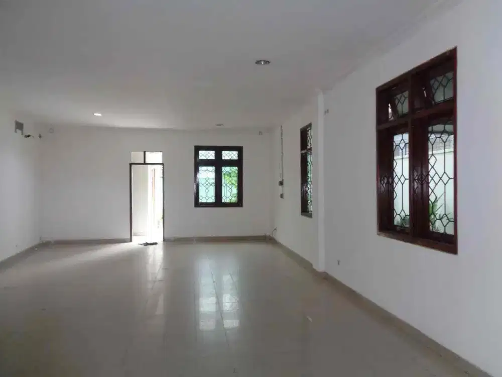Disewakan Kantor/ Ruko Zona Komersil Siap Pakai di Utan Kayu Matraman Jakarta Timur