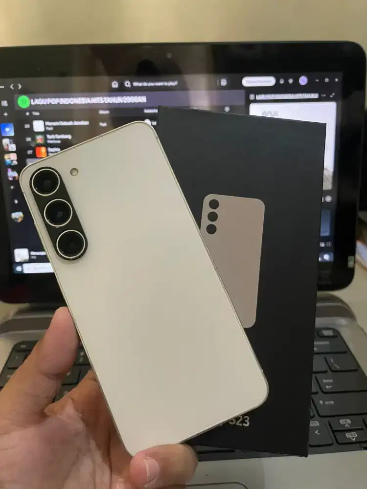 Samsung Galaxy S23 8/256gb