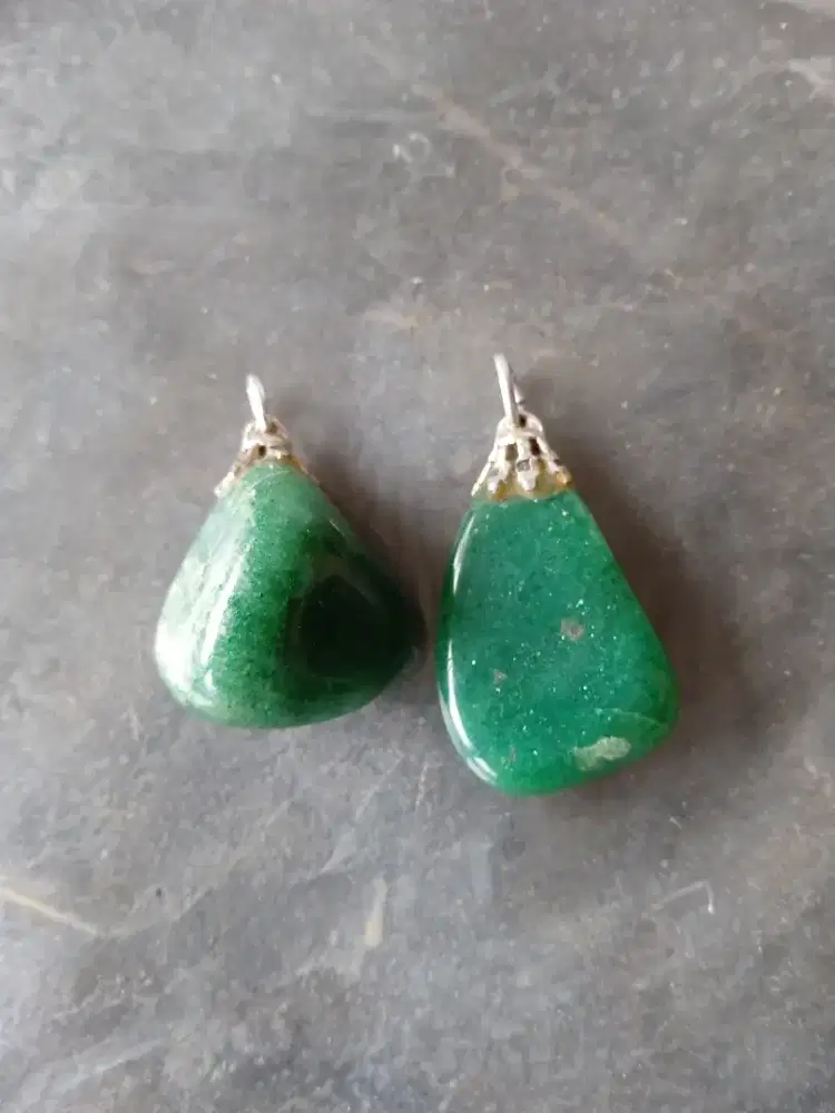 Liontin batu aventurine