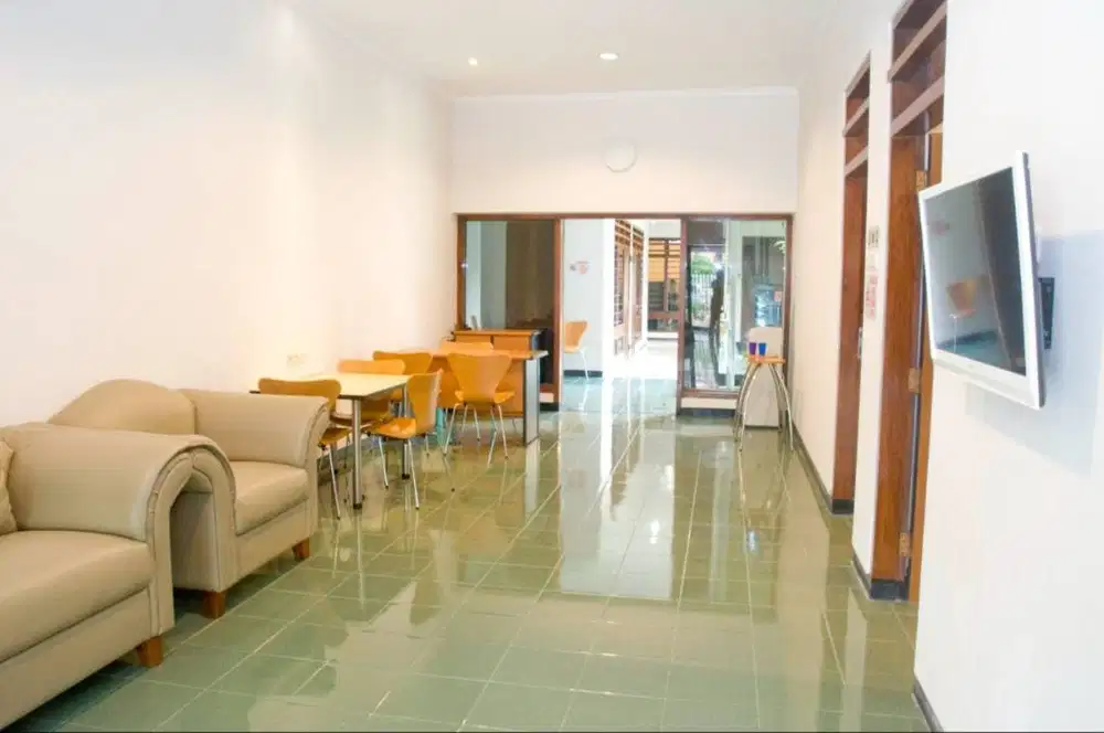 DISEWAKAN RUMAH JALAN CILIWUNG