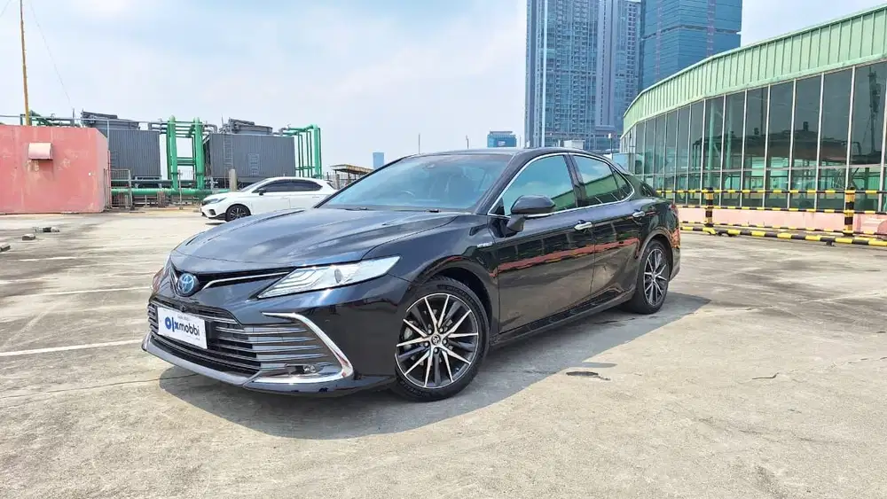 Pajak Panjang - Toyota Camry 2.5 Hybrid-AT 2021