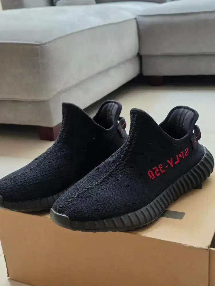 Yeezy Bred Yeezy Boost 350 V2 Black Red size 9.5 or 43 1/3