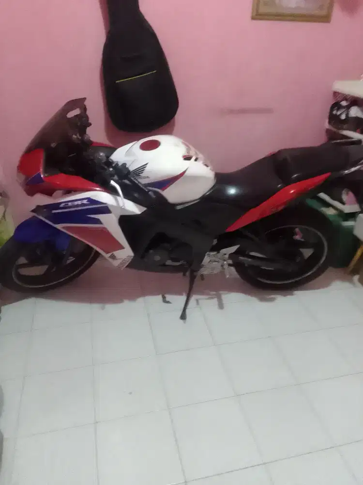 Cbr 150 injeksi tahun 2011 motor simpenan jarang dipake jd motor bagus