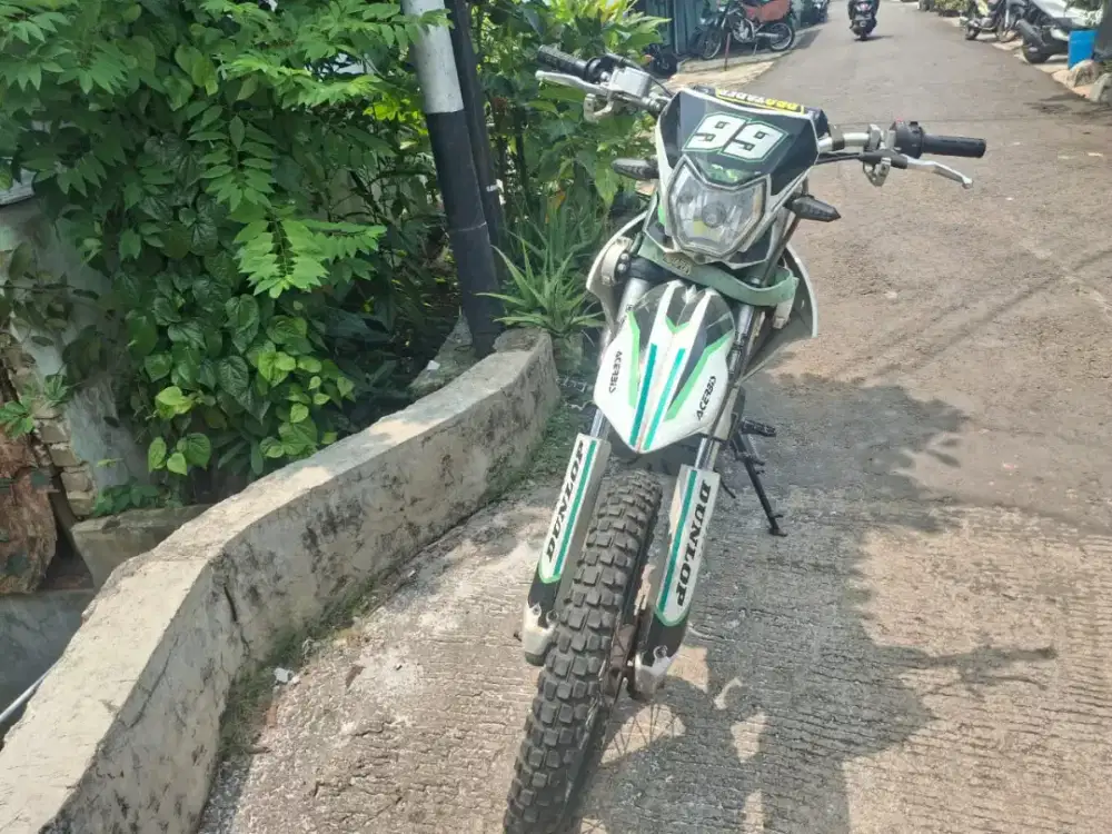 Jual motor trail Viar cross 200,cc