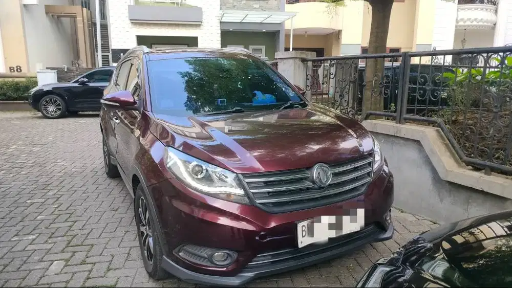 DFSK Glory 580 SUV 7 Seater