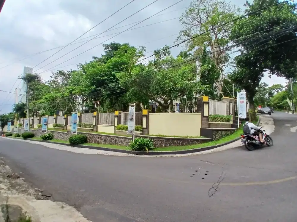 Sebelah IIBS Thursina Tanah Strategis Pinggir Jalan Sertifikat SHM Lingkungan Padat