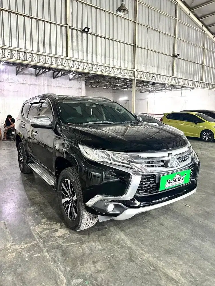 Mitsubishi Pajero Sport Dakar Sunroof Matic 4 x 2 2017 Hitam