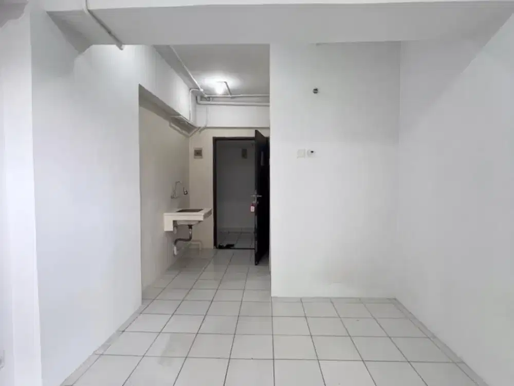 Ready studio apartemen unfurnish tahunan lebih murah