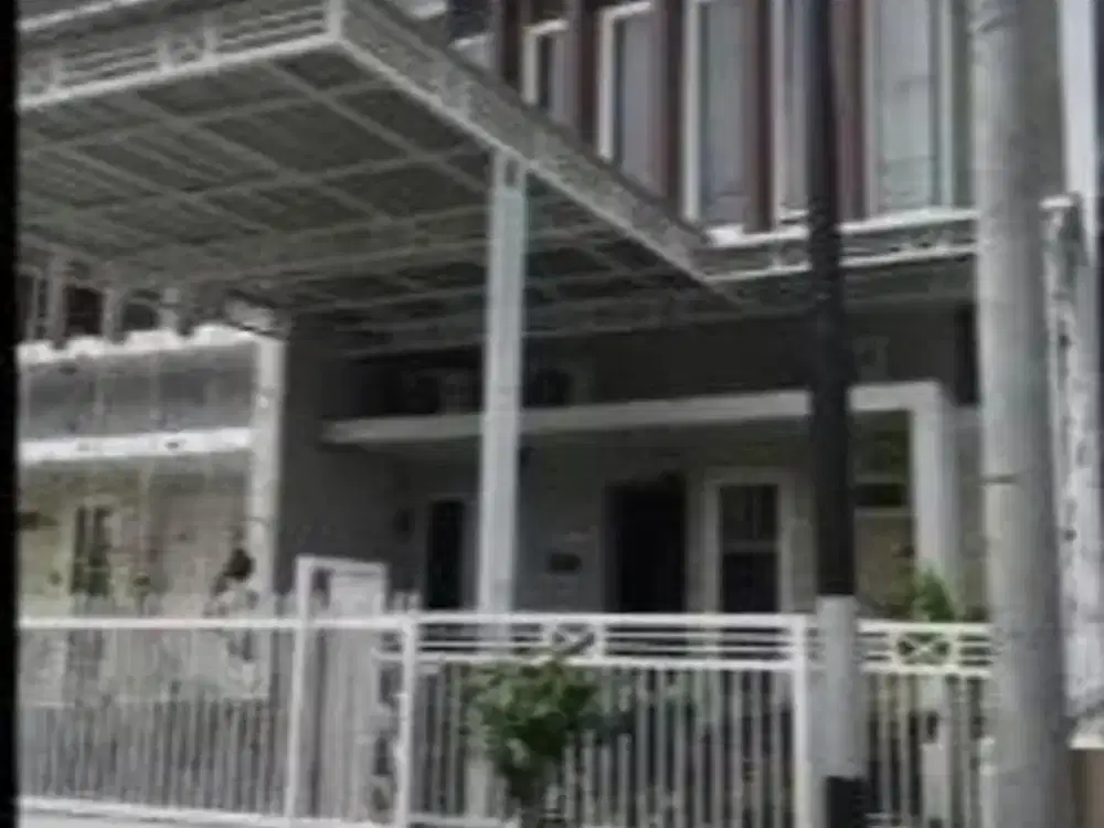 Rumah 2 Lantai Bagus Furnished SHM di Green Semanggi Mangrove