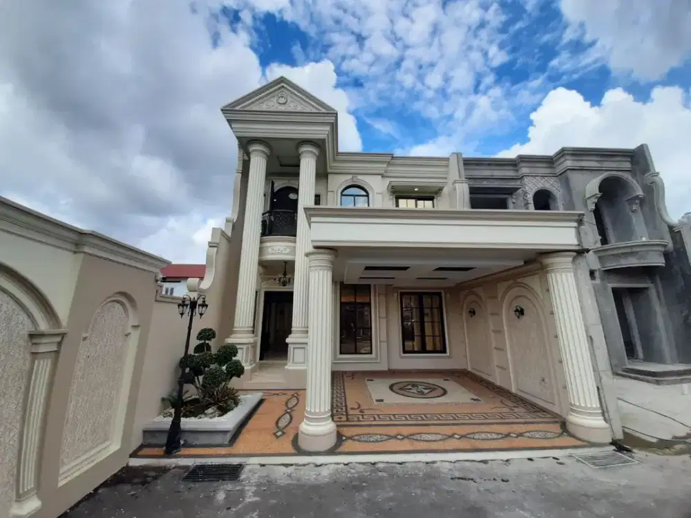 RUMAH MEWAH CLASIC KOLONIAL MODERN DENGAN PRIVATE POOL AREA BANYURADEN GAMPING SLEMAN